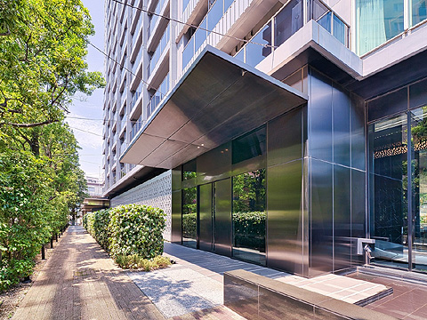 エントランス　重厚感のあるエントランス