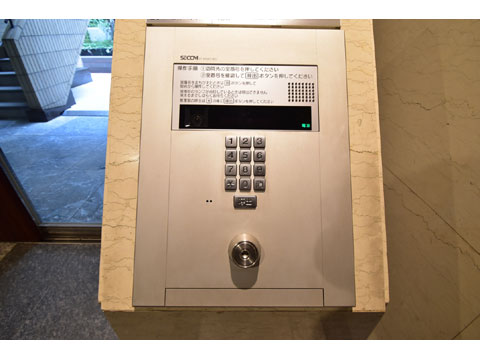エントランス　セキュリティが安心のオートロックシステム