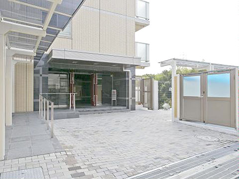 エントランス エントランス前