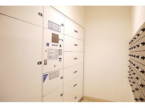 その他共用部 1階メール室に設置されている宅配ボックスです(