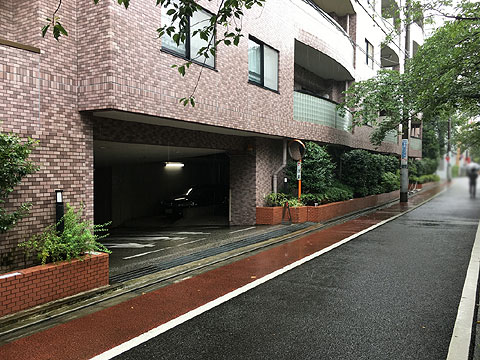 駐車場 駐車場入り口