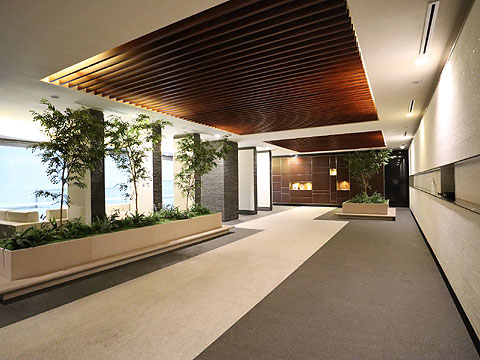 ロビー　開放感のあるエントランスロビー