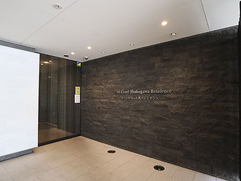 駐車場　スタイリッシュなエントランス