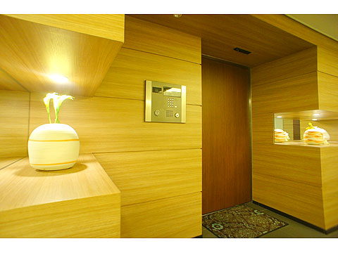 ロビー　二つ目のオートロック。二重の守りで安心の住まいです。