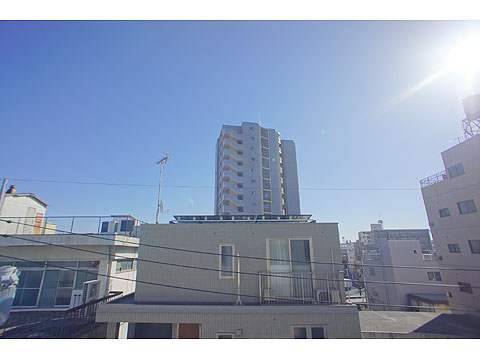 その他共用部　バルコニーからの眺望。駅徒歩2分でありながら日