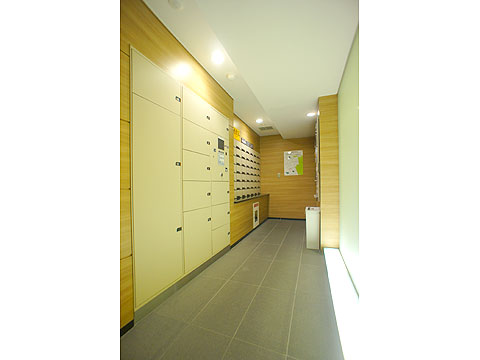 その他共用部　ウォールスルー型の郵便受けや宅配BOXのほか、