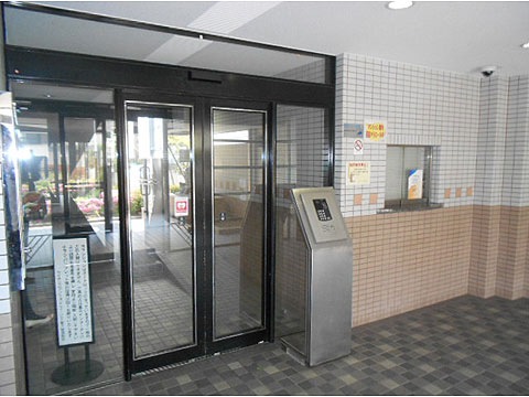 エントランス TVモニター付きのオートロックシステムです。