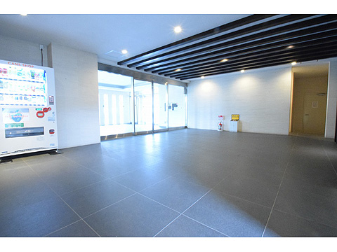 ロビー　開放的なエントランスロビー