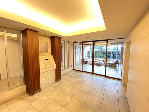 その他共用部 オートロック付きエントランス。