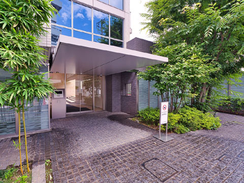 エントランス　ＴＶモニター付きインターホンオートロック完備