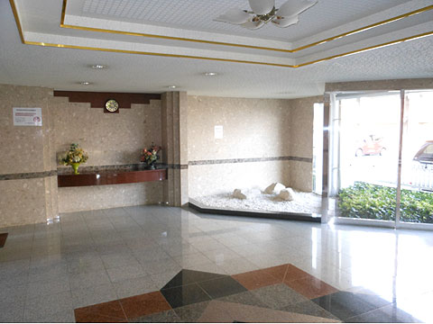 その他共用部 開放的なエントランスホール