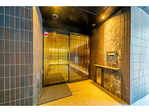 現地外観写真　エントランス