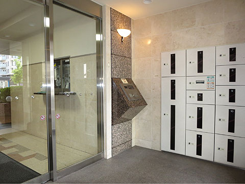 エントランス　オートロック風除室