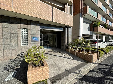 現地外観写真　エントランス外観