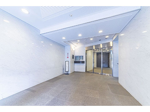 エントランス　明るい印象のロビー