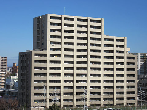 現地外観写真　建物外観〔南西側〕