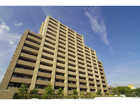 現地外観写真　建物外観（南西側）