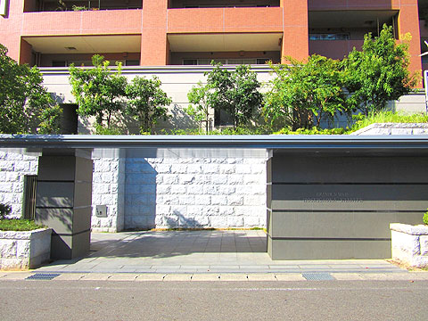 エントランス　メインエントランスアプローチ