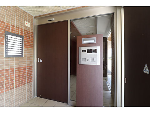 現地外観写真　風除室・オートロック