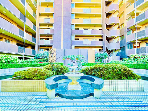 その他共用部 共用部分(建物外観と中庭)