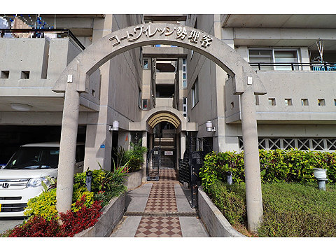 現地外観写真　マンション入り口