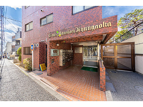 エントランス　エントランス外観　外観タイル張り