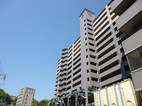 現地外観写真　全戸分駐車場あり