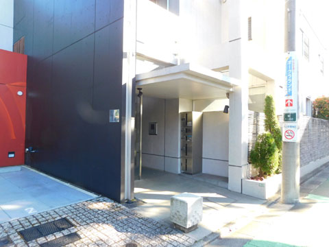 現地外観写真 前面道路より