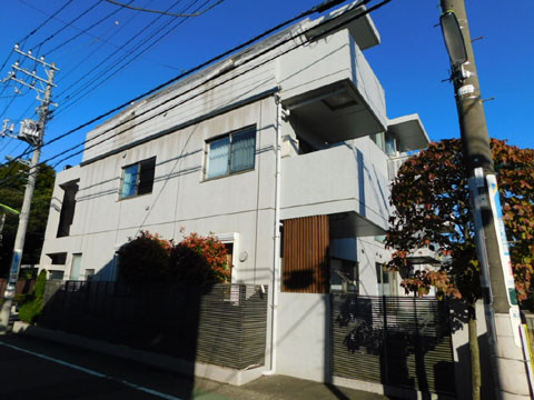 現地外観写真 第一種低層住居専用地域に佇む