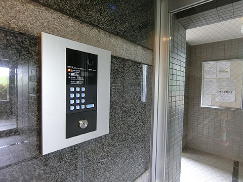 エントランス TVモニター付きインターホン完備