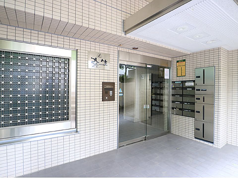 エントランス　オートロック、宅配ボックス付きエントランス