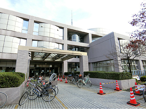 現地土地写真 中央図書館まで徒歩3分(約240m)