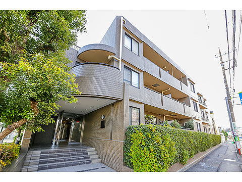 現地外観写真　エントランスの外観