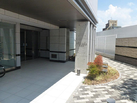 現地外観写真 エントランス入口部分