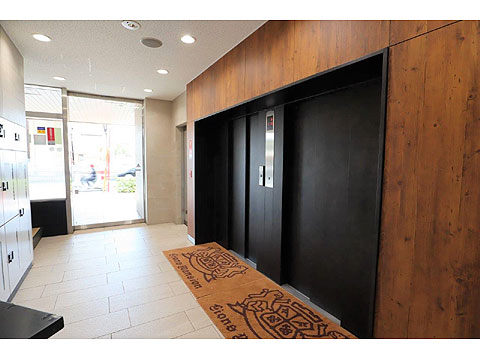 ロビー エレベーターロビー 混雑時に便利な2基稼働