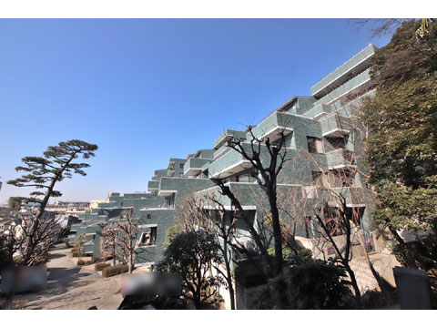 現地外観写真 緑の多い住環境です。