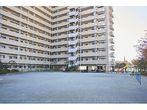 現地外観写真　敷地内公園