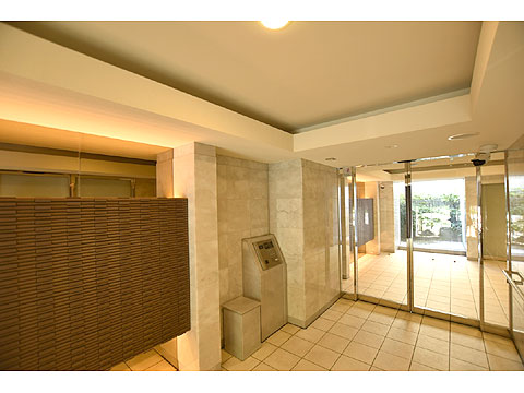 エントランス　オートロック完備