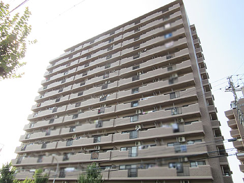 現地外観写真　建物外観（南東側）