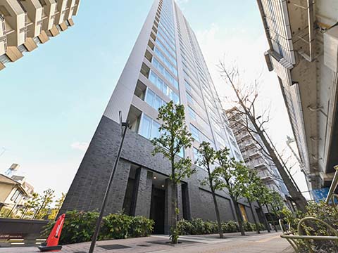 エントランス　緑豊かなエントランスアプローチ（東側）