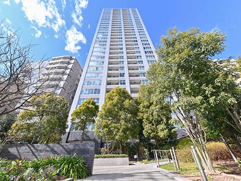 エントランス　段差の少ないスロープ