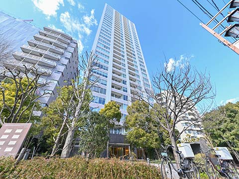 ロビー　開放的なエントランスホール