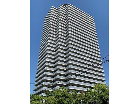 現地外観写真　建物外観（南西側）