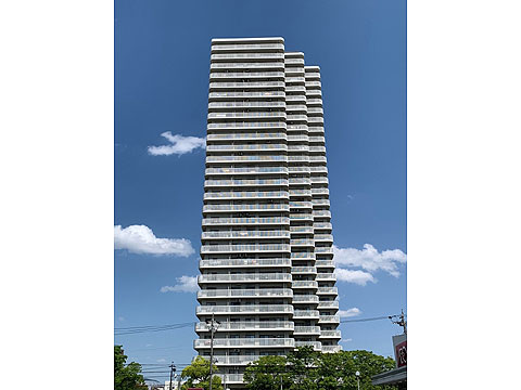 現地外観写真　建物外観（西側）