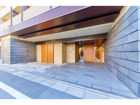 現地外観写真　エントランス横メールコーナー