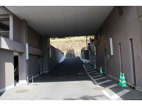 駐車場　駐車場車路