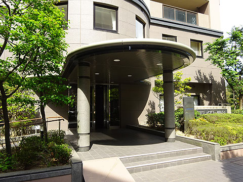 エントランス　【マンションエントランス】エントランス前には植