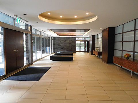 ロビー 丸い折上天井と間接照明で気品と格調を感じさせるエント
