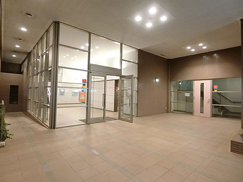 エントランス ガラス張りのエントランス