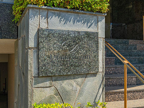 現地外観写真　館銘板